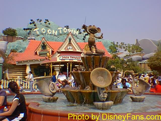 Disney Ephemera DLR Disneyland Mickey's Toontown Jolly Trolley Jumbo Postcard 